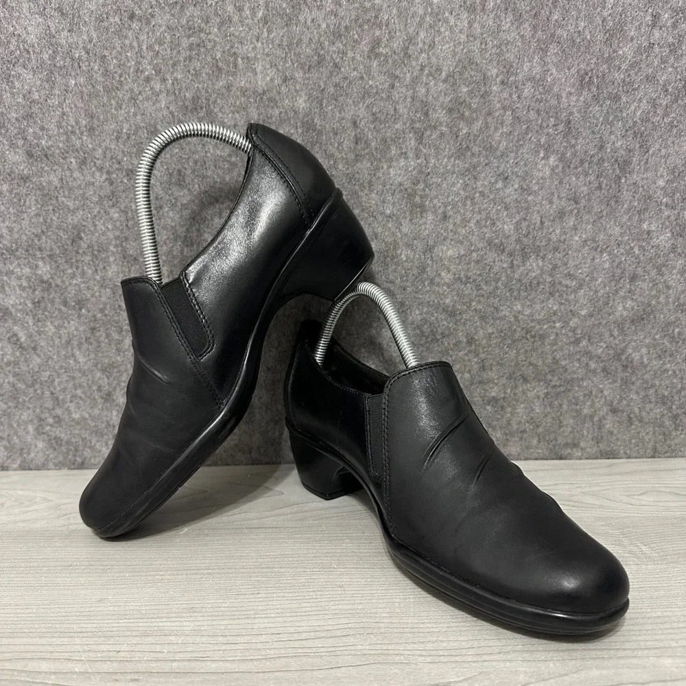 Clarks‎ Partridge Women's Size 8 Black Leather Pleated Slip On Block Heel Shoes